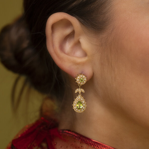 vintage Gouden oorbellen met peridoot en parel 14 kt