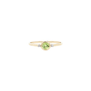 Ring with peridot and diamond  9 kt