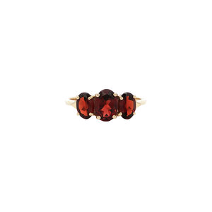 Ring with garnet 9 kt