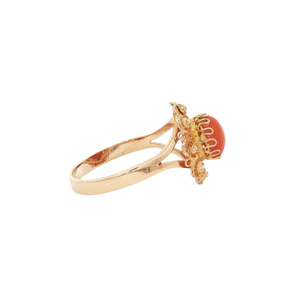 vintage Bicolour gold vintage ring with blood coral 14 kt