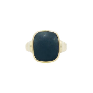 Gold signet ring with chalcedony 14 kt