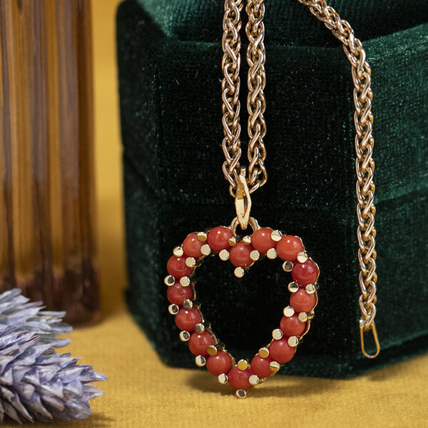 vintage Gouden vintage hart hanger met bloedkoraal 18 kt