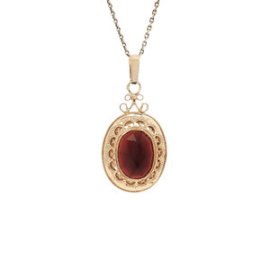 Gold pendant with garnet 14 kt