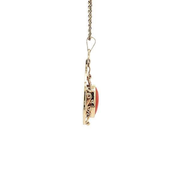 vintage Gold vintage pendant with blood coral 14 kt