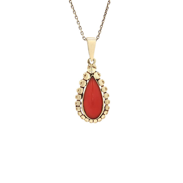 vintage Golden vintage pendant with blood coral 14 kt