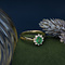 vintage Gouden vintage entourage ring met smaragd en diamant 18 kt