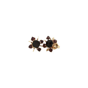 Gold stud earrings with garnet 14 kt