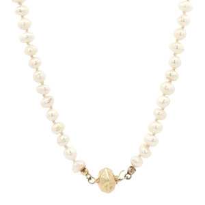 Pearl necklace with gold clasp 14 kt