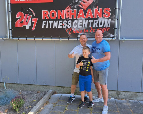 Tennishal Winschoten, Padelshop Vibora, Sportcafe Belle Helene en webshop www.padelshopvibora.nl breiden hun samenwerking uit met Sportschool Ron Haans