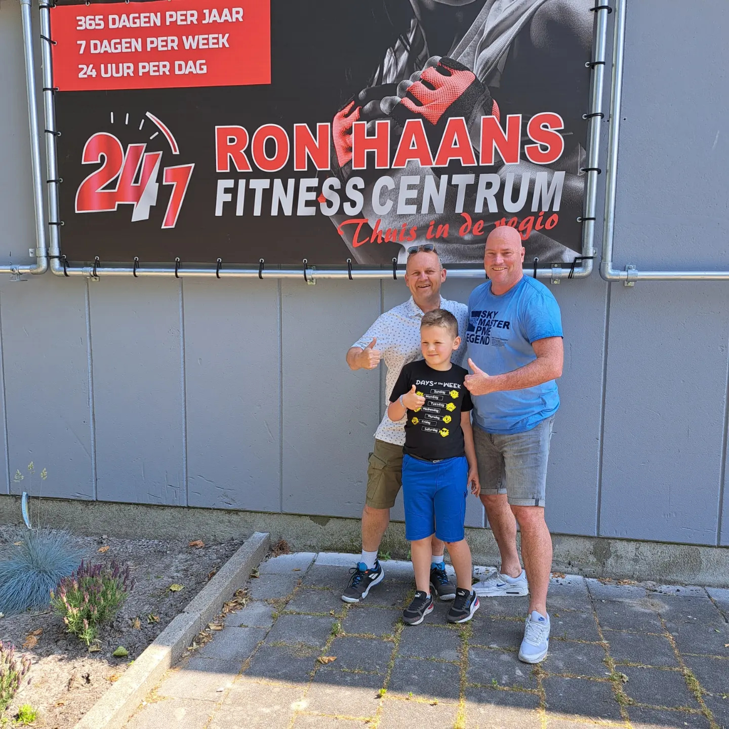 Tennishal Winschoten, Padelshop Vibora, Sportcafe Belle Helene en webshop www.padelshopvibora.nl breiden hun samenwerking uit met  Sportschool Ron Haans