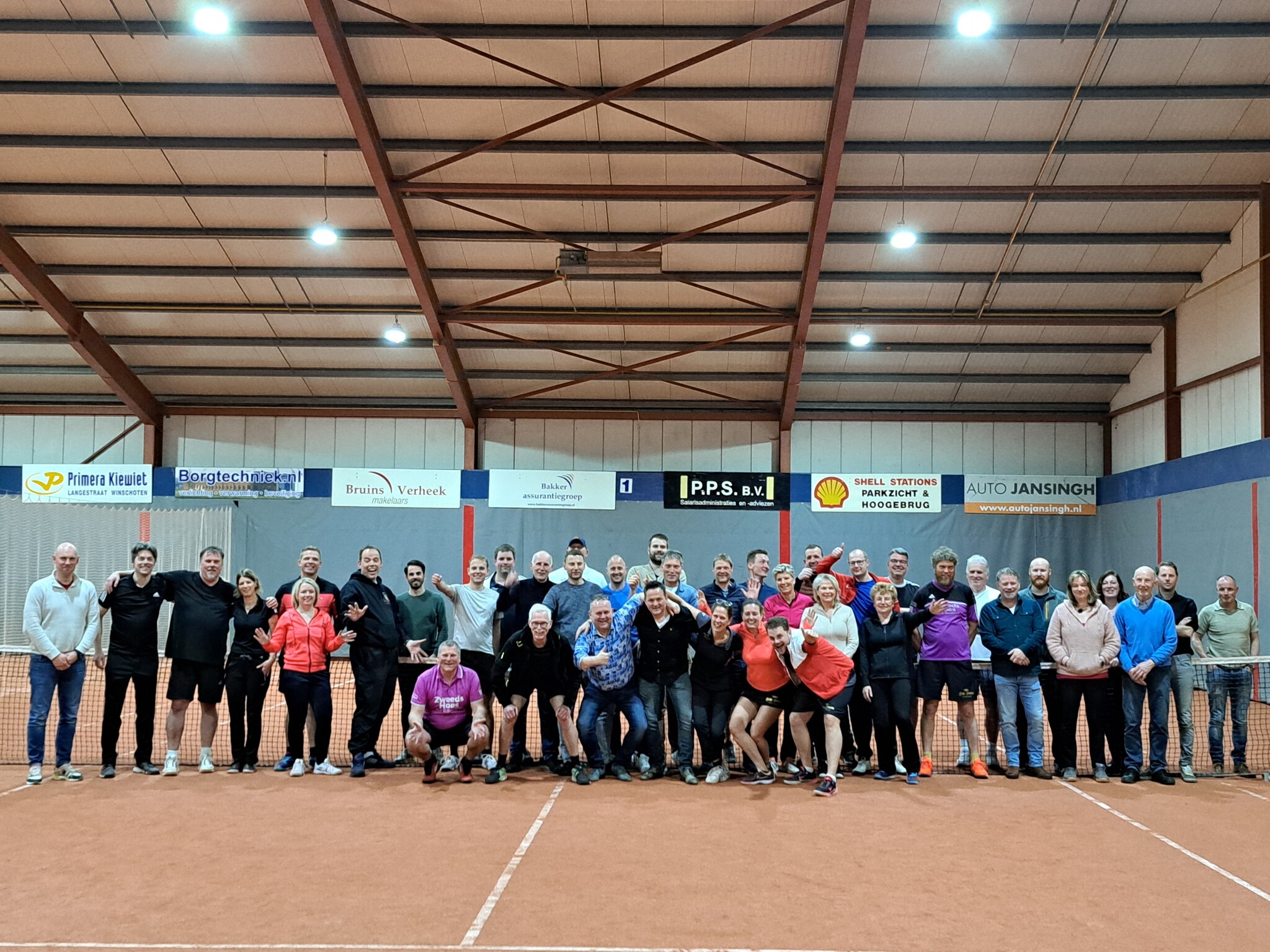 Slotavond Bedrijvencompetitie Tennishal Winschoten weer een groot succes