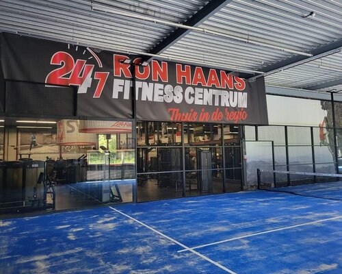 De Eerste Padelbanen bij 24/7 Fitness Centrum Ron Haans Zijn Klaar!