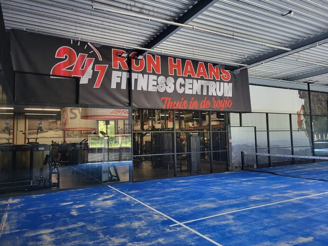 De Eerste Padelbanen bij 24/7 Fitness Centrum Ron Haans Zijn Klaar!
