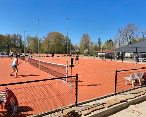 Iedereen schittert dit weekend, het weer, de spelers, de vereniging en het Sportcafe!!!!!!