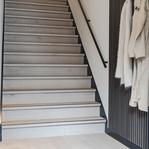 Belakos Traptredenset Attico 830