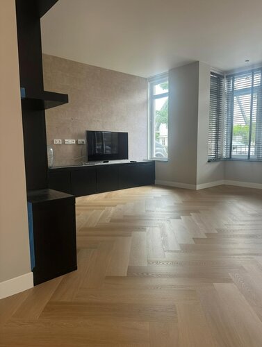 Floorlife YUP Fulham herringbone dryback natural oak Floorlife YUP Fulham herringbone dryback natural oak