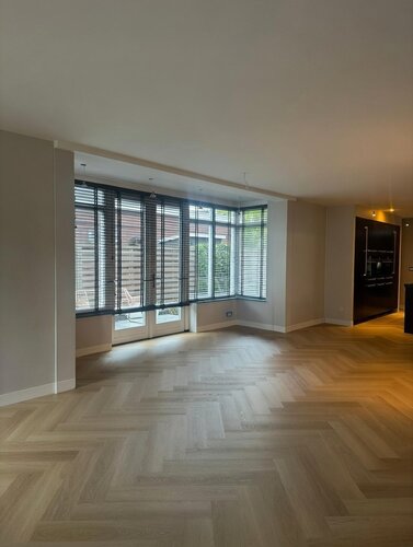 Floorlife YUP Fulham herringbone dryback natural oak Floorlife YUP Fulham herringbone dryback natural oak