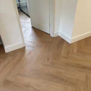 Floorlife YUP Leyton herringbone dryback warm oak