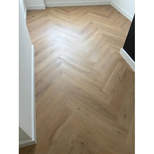 Floorlife YUP Leyton herringbone click SRC warm oak