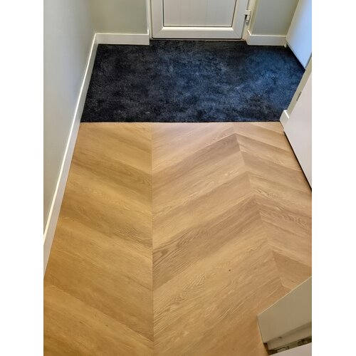 Floorlife YUP Fulham chevron dryback warm oak