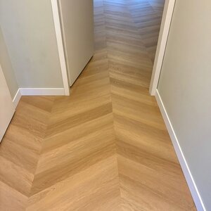 Floorlife YUP Fulham chevron dryback warm oak