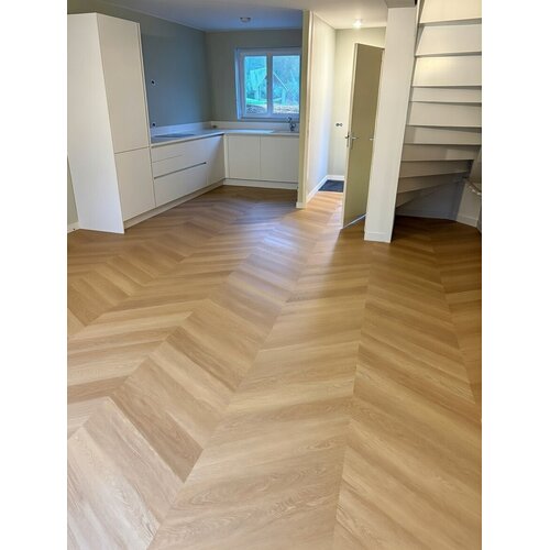 Floorlife YUP Fulham chevron dryback warm oak