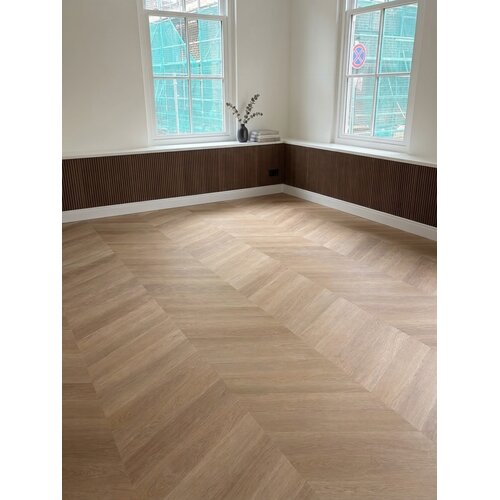 Floorlife YUP Fulham chevron dryback smoky