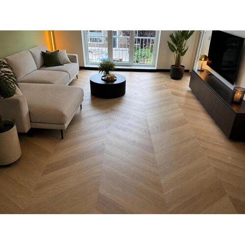 Floorlife YUP Fulham chevron dryback warm oak Floorlife YUP Fulham chevron dryback warm oak