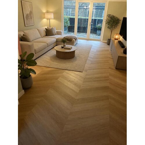 Floorlife YUP Fulham chevron dryback warm oak Floorlife YUP Fulham chevron dryback warm oak