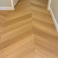 YUP Fulham chevron dryback warm oak 