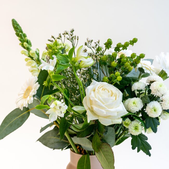Bouquet Crisp | Flowers in mixed with & green colors | 50cm length