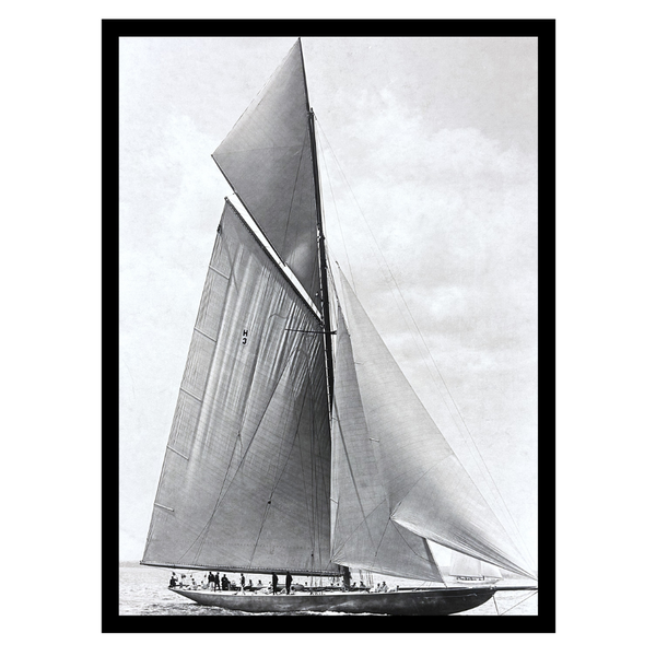 Mondiart Ingelijste poster 'Sailboat in the Americans cup 1910'