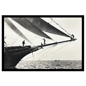Ingelijste poster 'Ship Crewmen standing on the Bowsprit 1923'