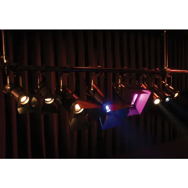 Showtec Showtec | ACT Fresnel WW | Compacte Warm Witte theater LED Fresnel