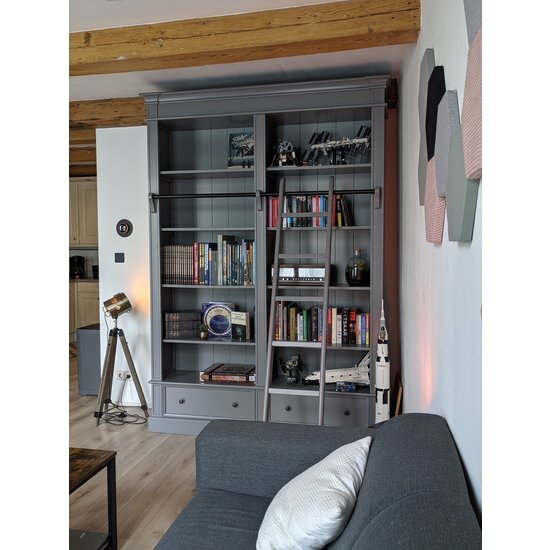 123schrank Brighton Bibliothek - Bücherregal - 171x43x240H cm - zerlegbar - mit Stange und Leiter - 8 verstellbare Einlegeböden - 2 Soft-Close-Schubladen