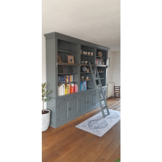 123schrank Privatbibliothek - Bücherregal - 300x43x240H cm - mit Stange und Leiter - verstellbare Einlegeböden - 15 Einlegeböden - 6 Schubladen - 6 geschlossene Flügeltüren