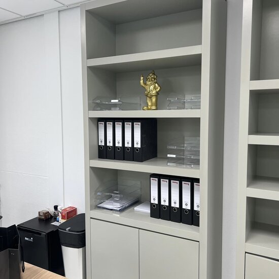 123schrank Regal Manhattan 01 - 100x40x240Hcm - schlankes Design - 2 push-to-open Türen - grifflose Türen - 5cm Bodenstärke