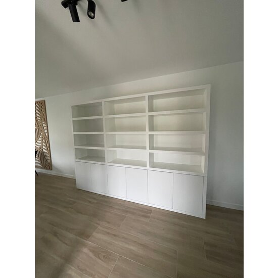 123schrank Bücherregal / Regalschrank Stellenbosch - 300x40x220H cm - schlankes Design - 6 grifflose Türen - offene Regale