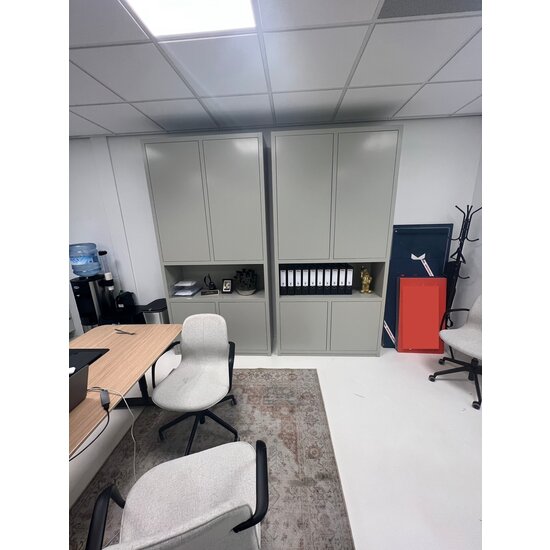 123schrank Regal Manhattan 08 - 120x40x240H cm - schlankes Design - 4 grifflose Türen - offener Fachbereich