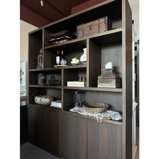 123schrank Paloma Regal - 200x35x235H cm - schlankes Design - offene Regale - 4 grifflose Push-to-Open-Türen - 4cm Bodenstärke