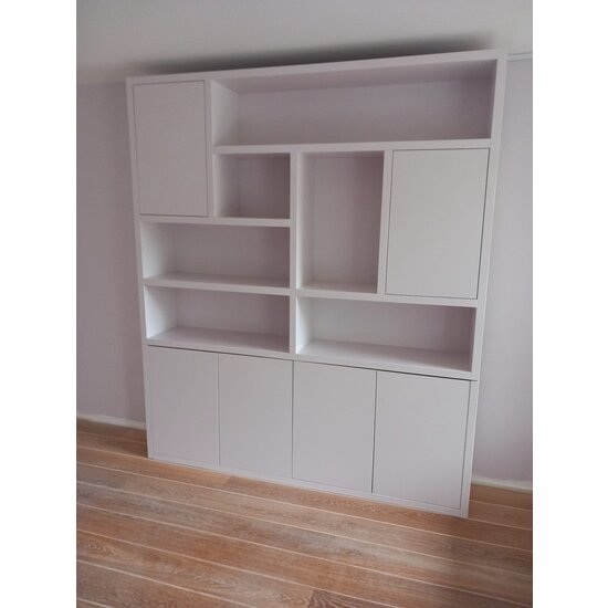 123schrank Pamploma Fächerschrank - 200x35x235H cm - 4cm Fachbodenstärke - schlankes Design - grifflose Türen im Oberschrank - offene Fächer - push to open Türen