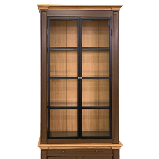 123schrank Montblanc Vitrine - 100x43x240H cm - 2 Flügeltüren aus schwarzem Stahl - Rückwand aus Eichenholz - Deck- und Bodenleisten aus Eichenholz - Spotbeleuchtung - Glasböden - 1 ausziehbarer Einlegeboden - 2 geschlossene Flügeltüren