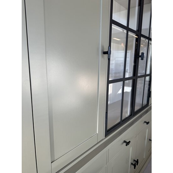 123schrank Buffetschrank Montana 05 - 220x46x220H cm - geschlossene Türen - 2 Stahltüren - schlichtes Design - schwarze Griffe - 4 Soft-Close-Schubladen