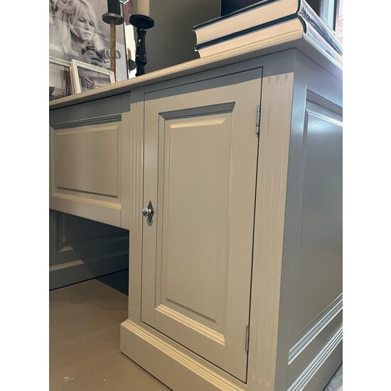 123schrank Modell anzeigen Schreibtisch Philine - 160x90x79H cm - Schubladen und Türen - RAL 7044