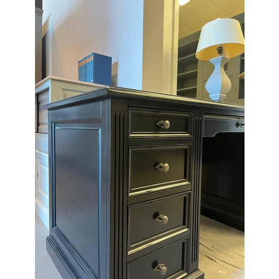 123schrank Ausstellungsstück Schreibtisch Philine - 160x70x79H cm - RAL 9005 - ausziehbare Tastatur - 5 Soft-Close-Schubladen - 1 geschlossene Flügeltür - klassisch