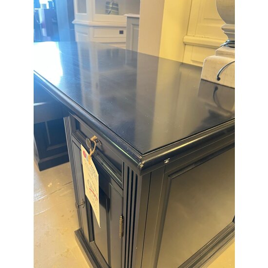 123schrank Ausstellungsstück Schreibtisch Philine - 160x70x79H cm - RAL 9005 - ausziehbare Tastatur - 5 Soft-Close-Schubladen - 1 geschlossene Flügeltür - klassisch