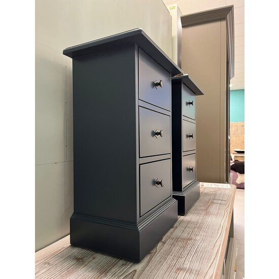 123schrank Ausstellungsstück Nachttisch Parma - 38x27x62(H) cm - RAL 7016