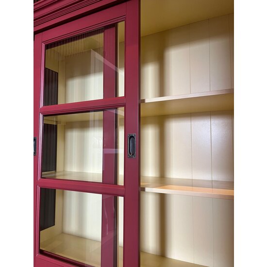 123schrank Ausstellungsstück Vitrinenanrichte South Hampton - 200x51x220(H) cm - RAL 3009