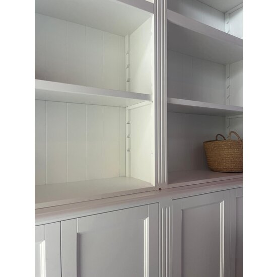 123schrank Ausstellungsstück Bücherregal Private Library - 300x43x260(H) cm - RAL 9016 - push to open Türen