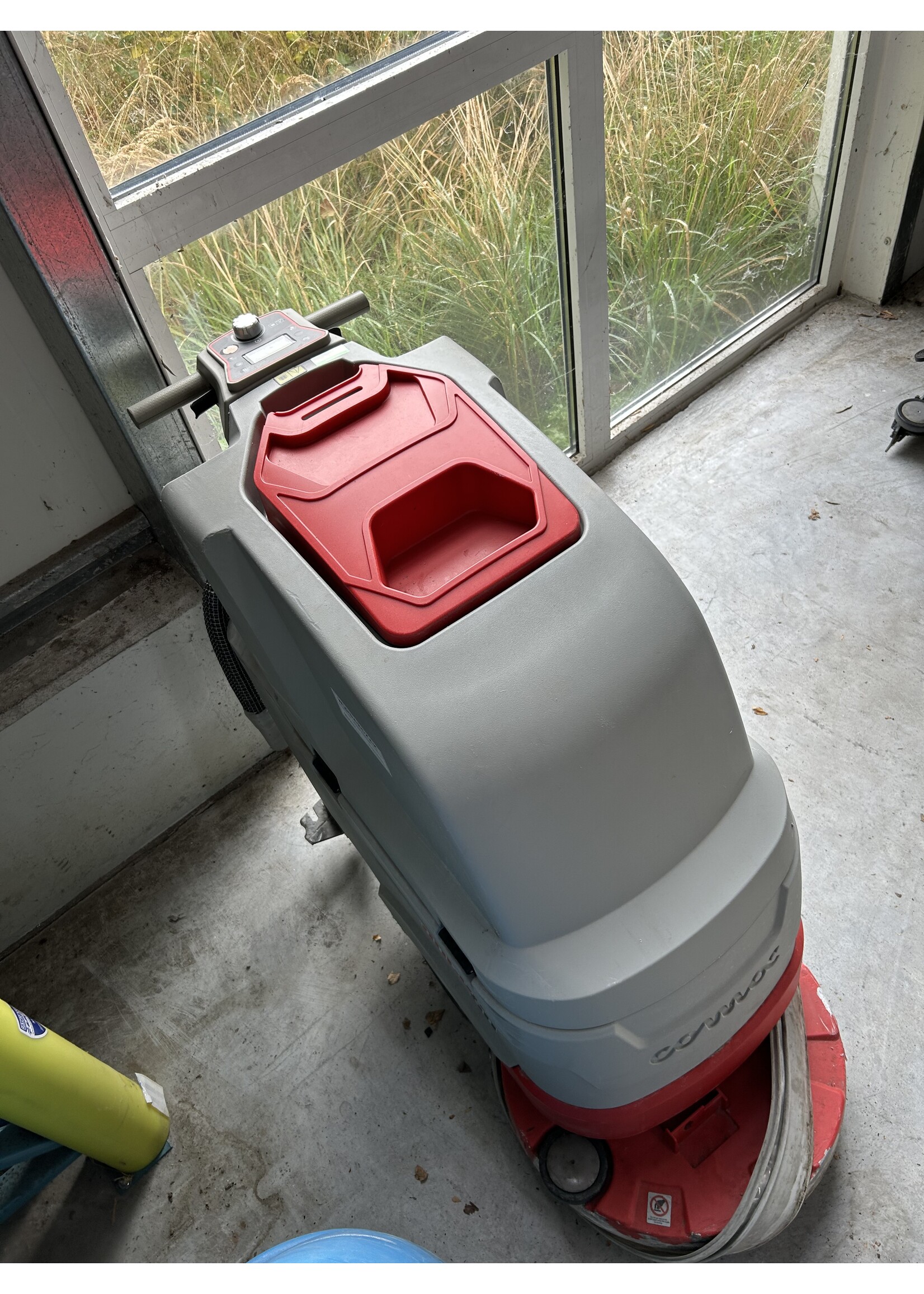 Comac S.p.A. Comac Antea 50 BT – Nachläufer-Scheuersaugmaschine (reparaturbedürftig)